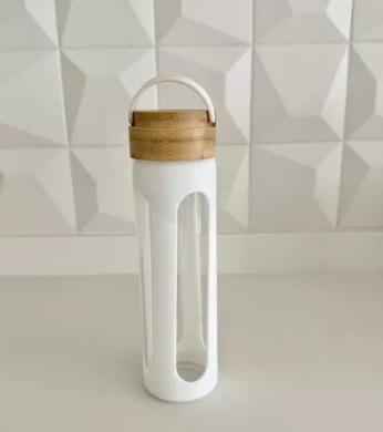 BOTELLA VIDRIO  Y  SILICONA 550ML.